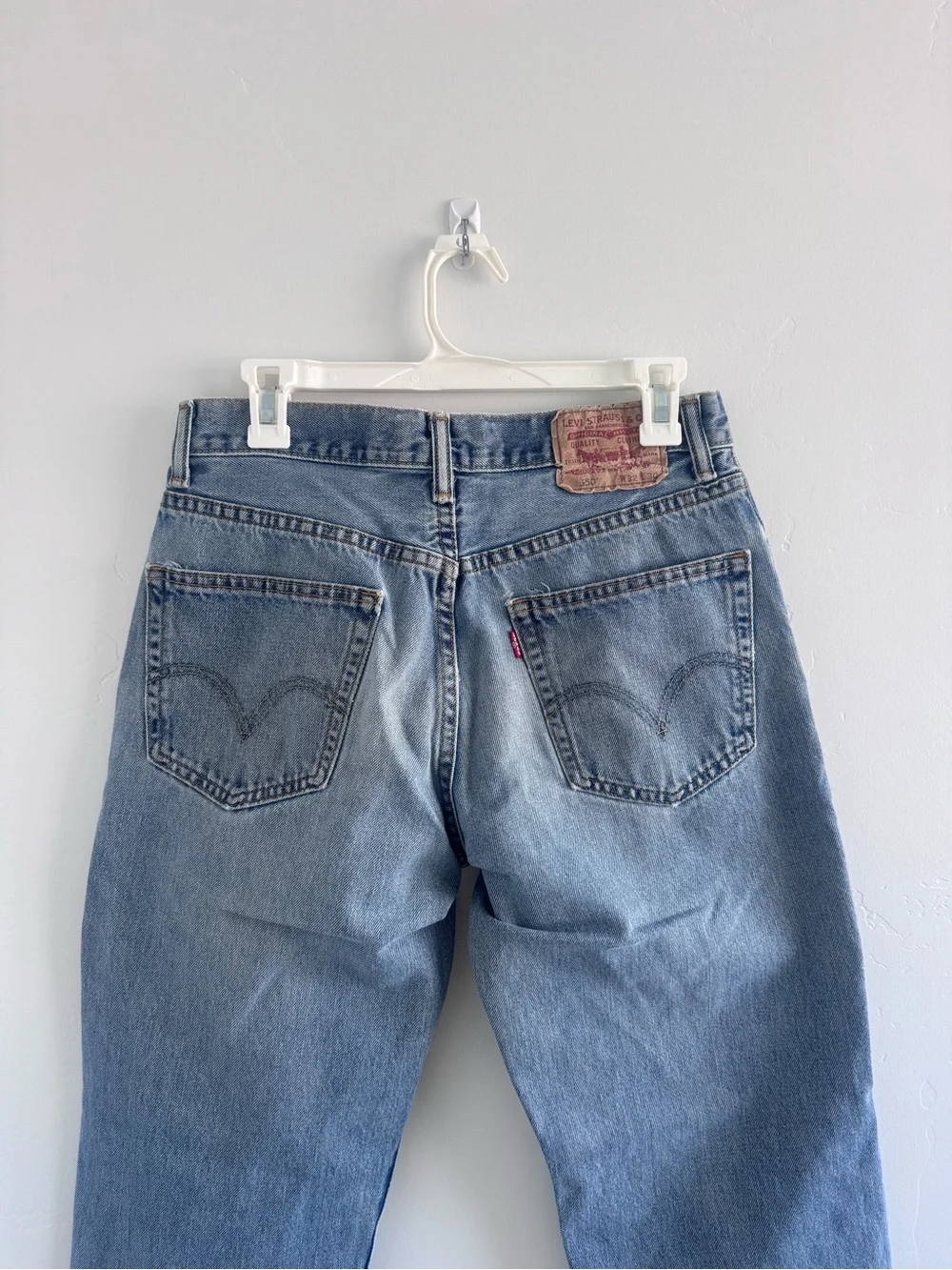 Vintage men’s Levi 550 jeans size 32